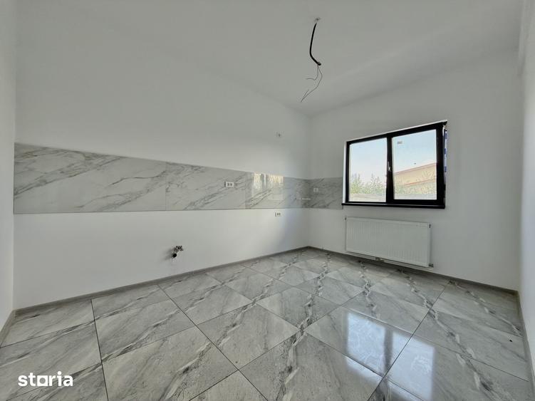 Casă cu 4 camere cu Teren 300 Mp în Lumina