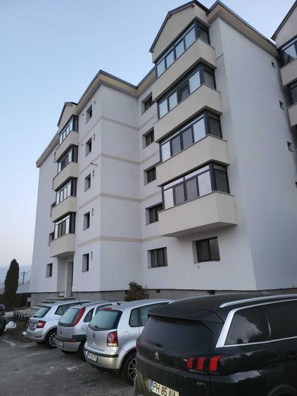 Apartament cu 2 camere decomandat în Poiana
