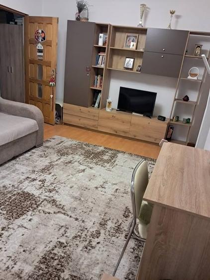 Apartament cu 2 camere semidecomandat în Mircea cel Bătrân