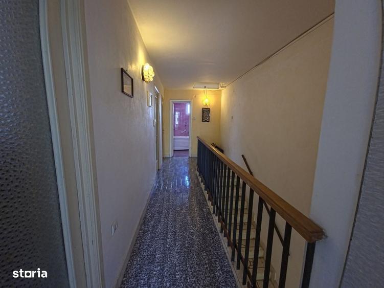 Casă cu 4 camere în Faleza Nord