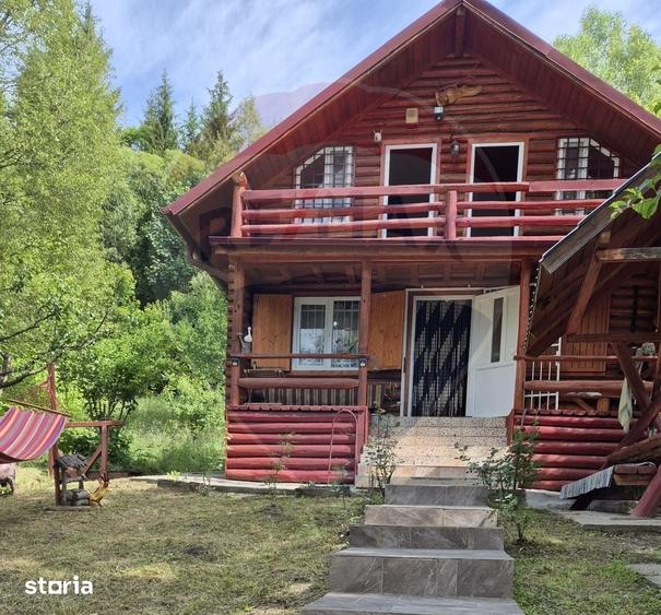 Casă cu 3 camere cu Teren 863 Mp în Pipirig