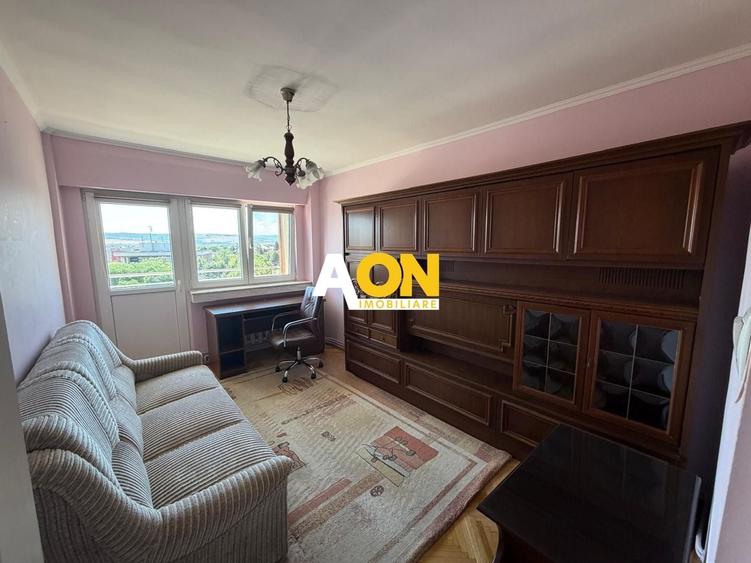 Apartament cu 4 camere decomandat, mobilat în Cetate