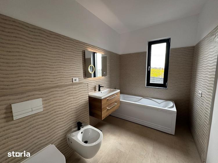 Casă cu 5 camere cu Teren 500 Mp în Bârnova