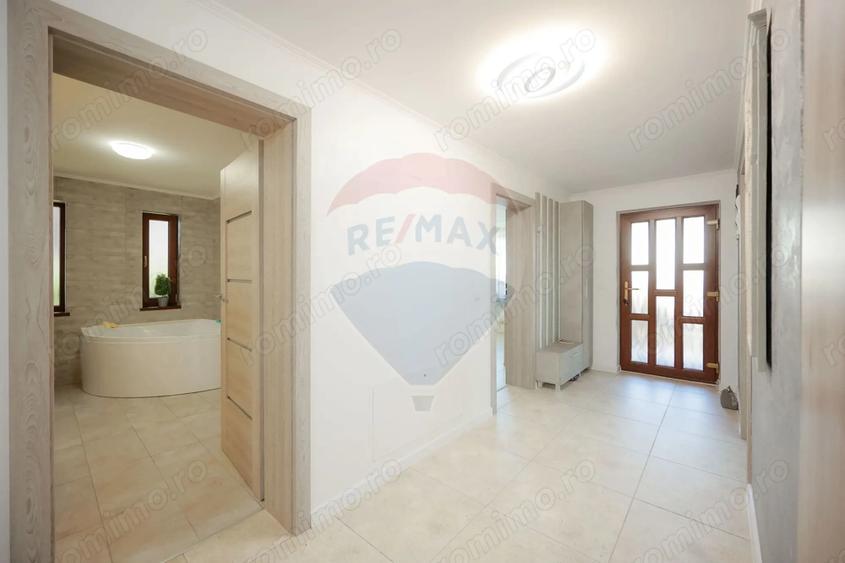 Casă cu 3 camere cu Teren 486 Mp în Sânmartin