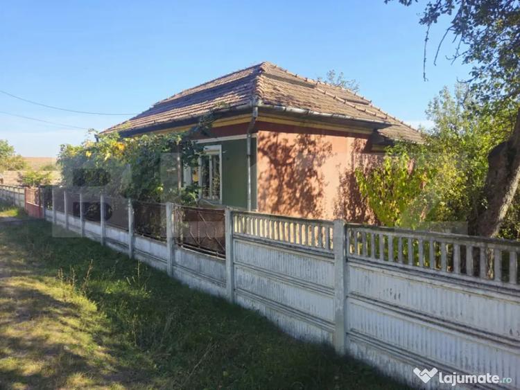 Casă cu 2 camere cu Teren 3200 Mp în Central