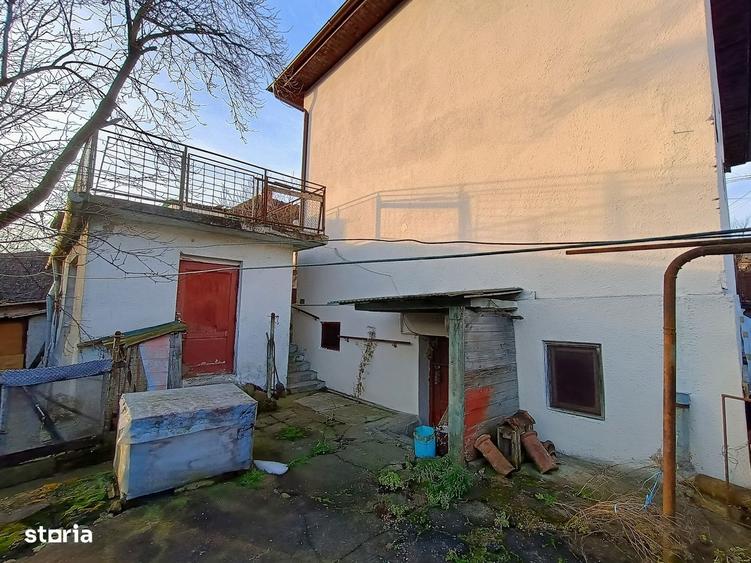 Casă cu 4 camere în Central