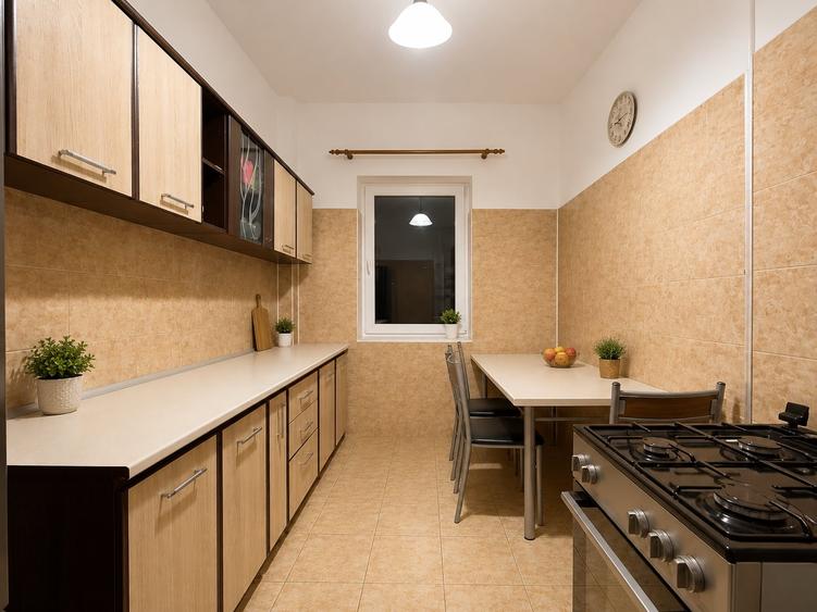 Apartament cu 5 camere semidecomandat în Armeneasca