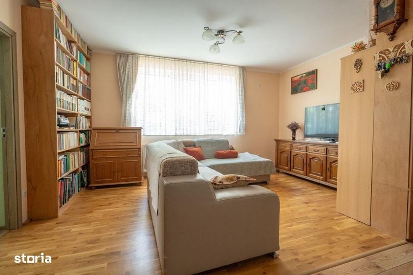 Casă cu 4 camere în Central
