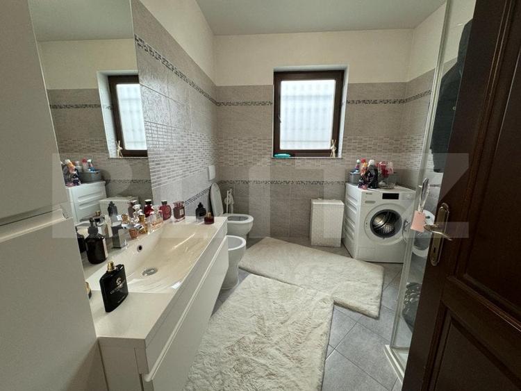Casă individuală cu 5 camere cu Garaj în Marginea