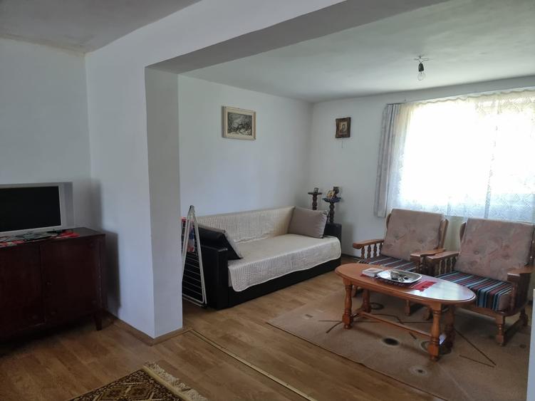 Casă individuală cu 2 camere cu Teren 612 Mp în Moroeni