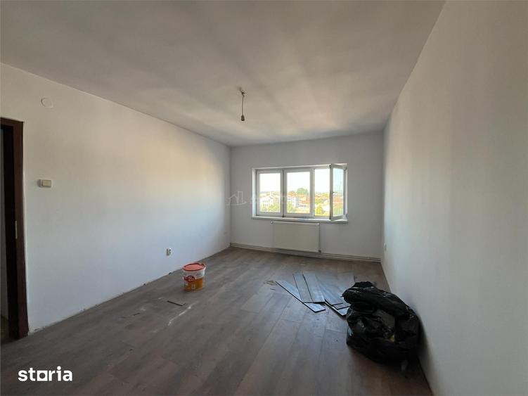 Apartament cu 3 camere semidecomandat în Ultracentral