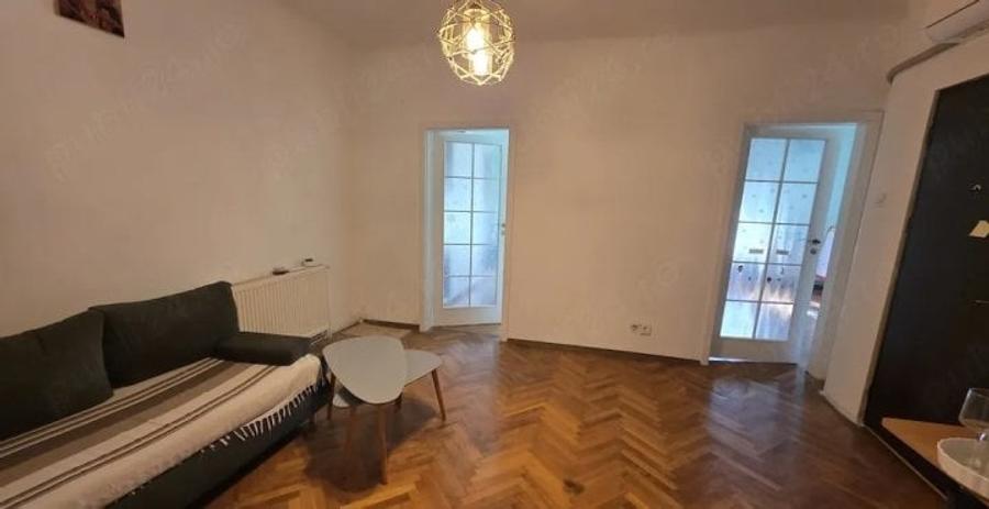 Apartament cu 3 camere semidecomandat, mobilat în Calea Călărașilor