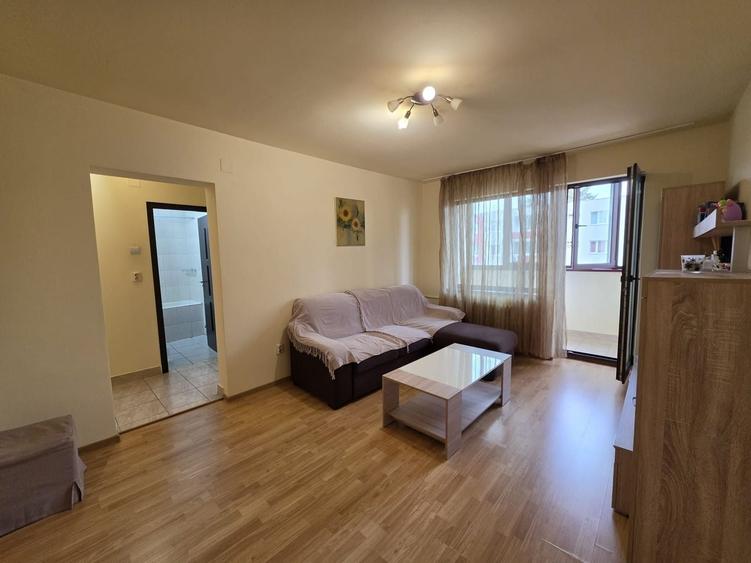 Apartament cu 3 camere semidecomandat, mobilat în Gheorgheni