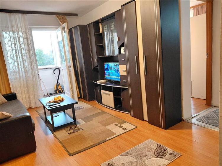 Apartament cu 2 camere semidecomandat, mobilat în Săsar