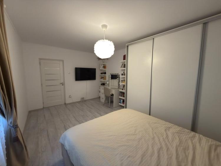 Apartament cu 2 camere decomandat, mobilat în Republicii