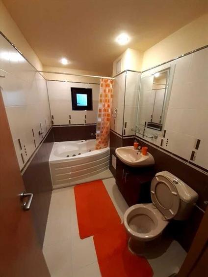 Apartament cu 4 camere decomandat în Central