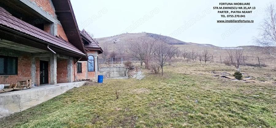 Casă cu Teren 2000 Mp în Est