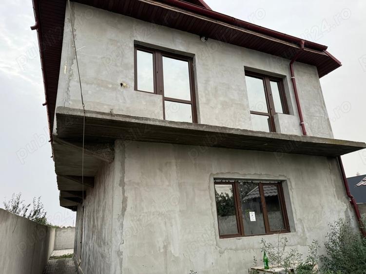Casă cu 5 camere cu Teren 250 Mp în Chercea