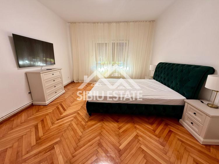 Casă individuală cu 5 camere cu Canalizare în Trei Stejari