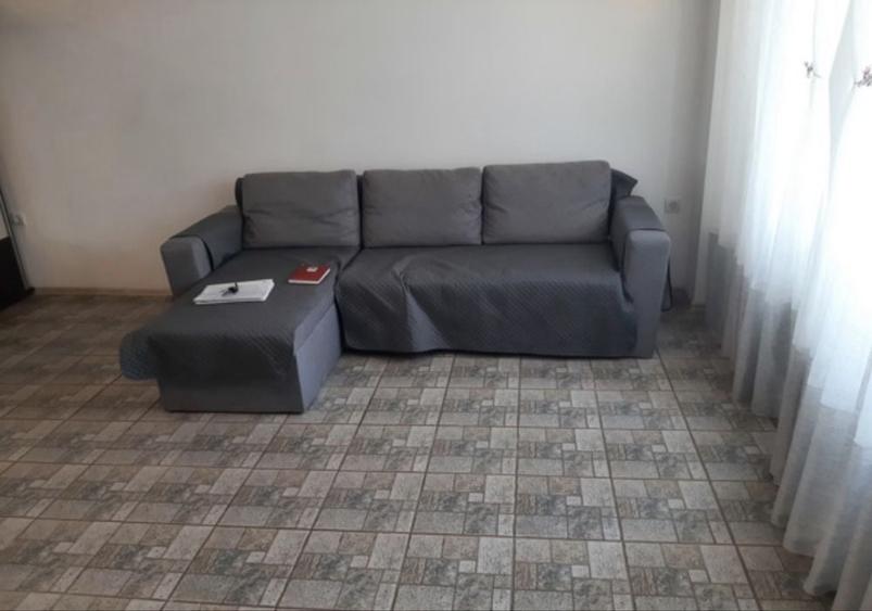 Apartament cu 3 camere decomandat în Lacu