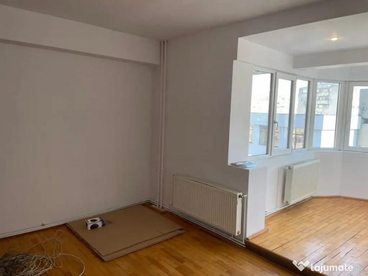 Apartament cu 4 camere decomandat în Central