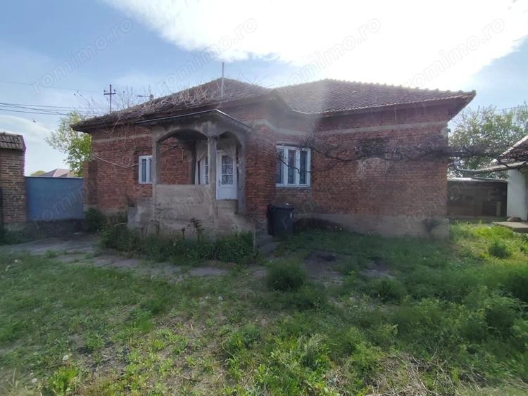 Casă cu 4 camere cu Teren 4122 Mp în Petid