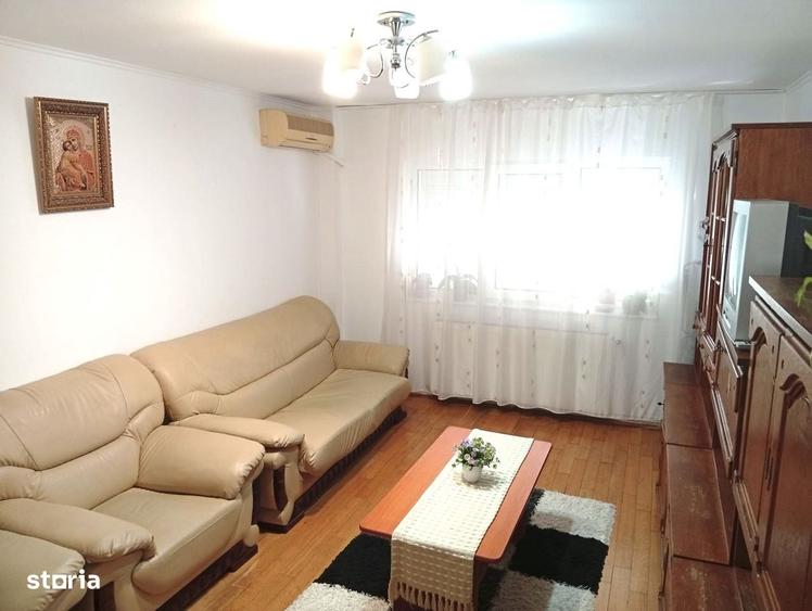 Apartament cu 3 camere decomandat în Alfa