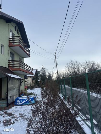 Casă cu 8 camere decomandat cu Teren 1000 Mp în Cornu