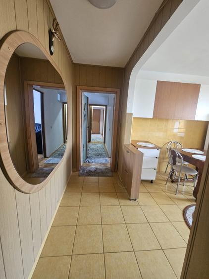 Apartament cu 3 camere decomandat, mobilat în Centrul Civic