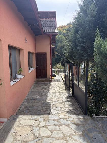 Casă cu 4 camere în Bârseștii de Sus