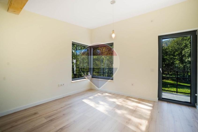 Casă individuală cu 3 camere cu Teren 1790 Mp în Predeluț