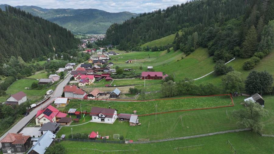 Teren 2.870 mp langa Partia Rarau, 2.310 mp intravilan + casa 51 mp - 3