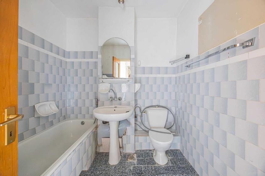 Apartament cu 3 camere decomandat în Timișu de Jos