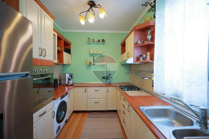Casă individuală cu 6 camere cu Teren 795 Mp în Sântandrei