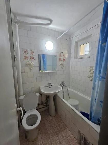 Apartament cu 2 camere semidecomandat în Filiași