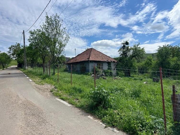 Casă cu 2 camere cu Teren 1260 Mp în Exterior Vest
