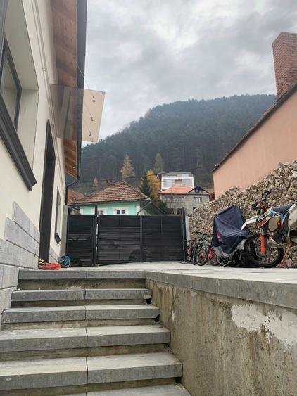 Casă cu 4 camere în Drumul Carului