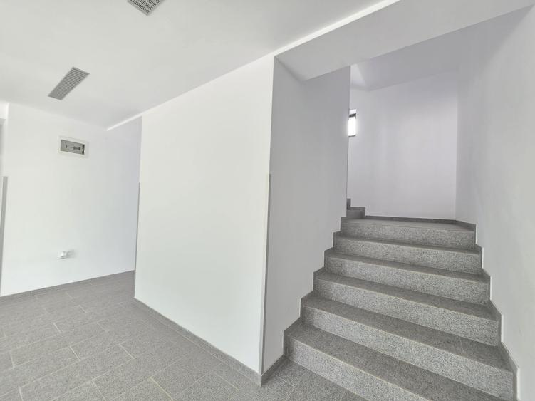 Apartament cu 2 camere semidecomandat în 1 Decembrie