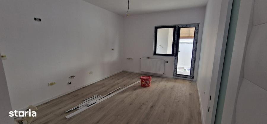 Casă cu 5 camere cu Teren 200 Mp în Lumina