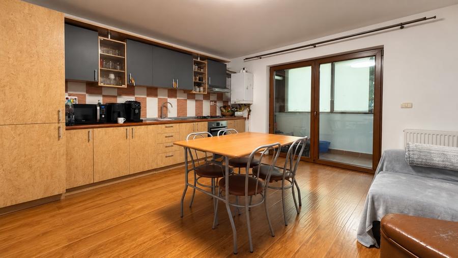 Apartament cu 3 camere semidecomandat în Braytim