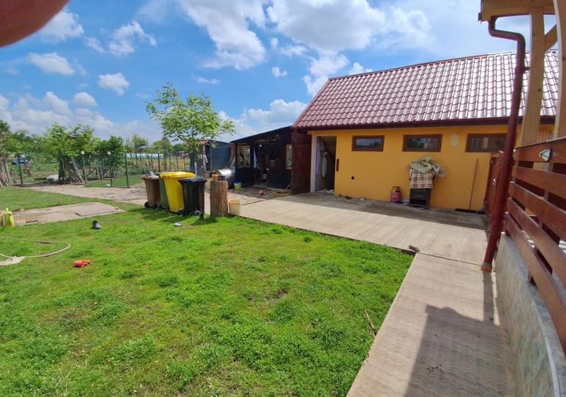 Casă cu 4 camere în Exterior Vest