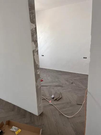 Apartament cu 2 camere semidecomandat în Florești