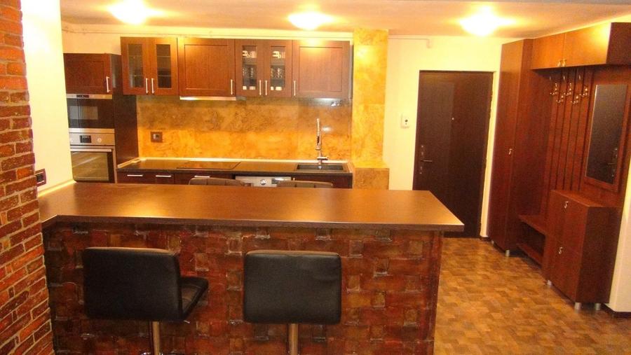 Apartament cu 3 camere semidecomandat, mobilat în 13 Septembrie