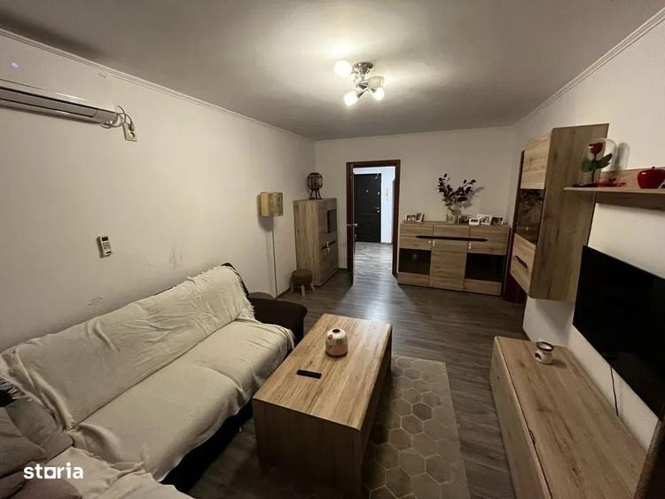 Apartament cu 3 camere în Crângași