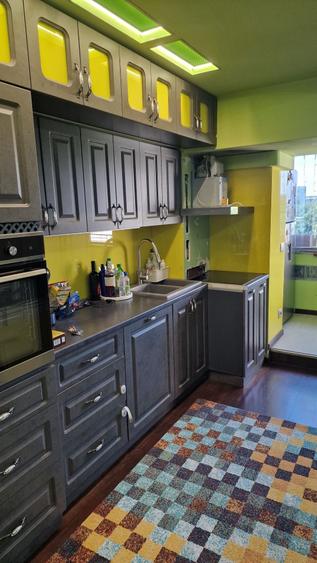 Apartament cu 3 camere semidecomandat în Central