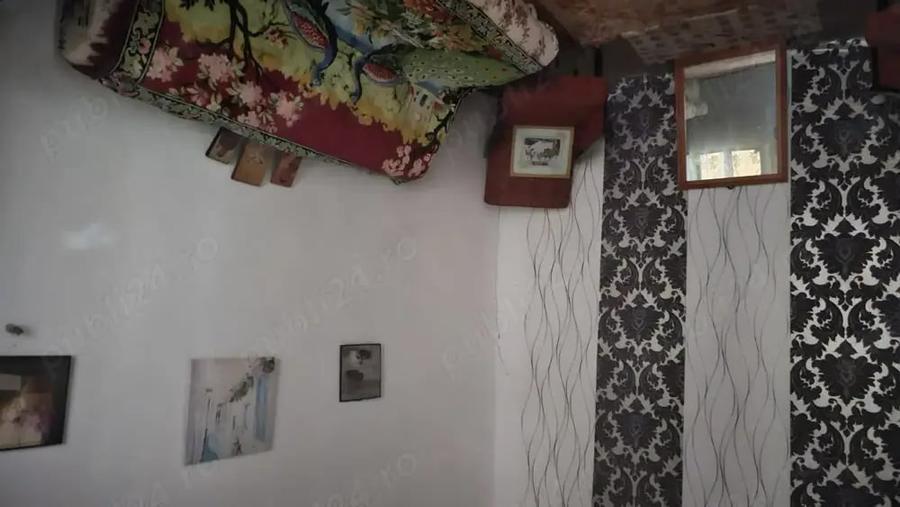 Casă cu 6 camere cu Teren 4000 Mp în Vrani