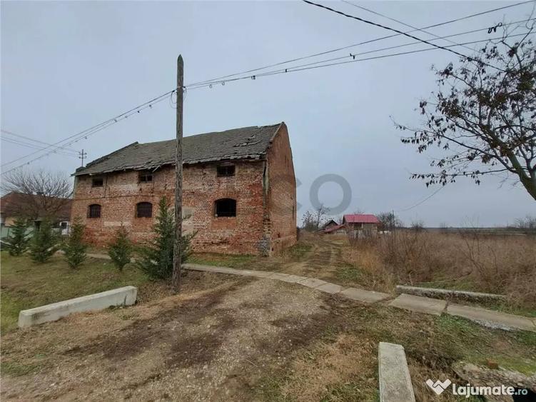 Casă cu 1 camere cu Teren 1798 Mp în Ciumeghiu