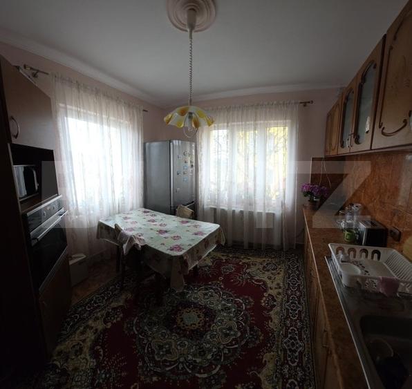 Casă individuală cu 4 camere cu Canalizare în Periferie