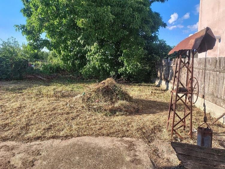 Casă cu 3 camere cu Teren 1100 Mp în Cârcea