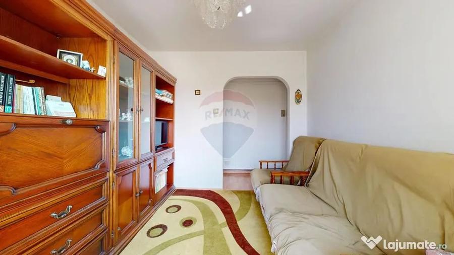 Apartament cu 3 camere decomandat în Central